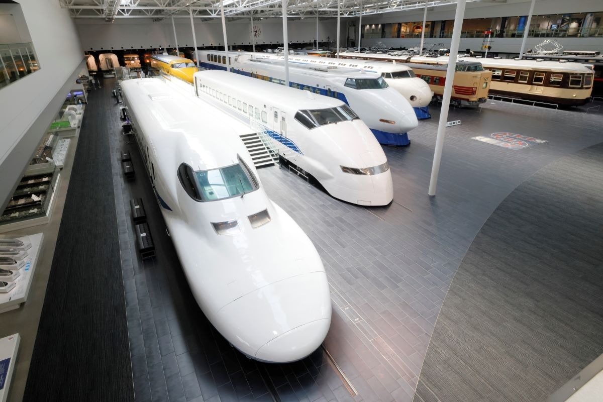 ＪＲ東海を象徴する東海道新幹線の歴代車両が並ぶ1階の車両展示