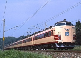 1972（昭和47）年の増備車から貫通タイプのクハ481形200番台が登場