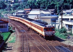 キハ58系4〜5両の冷房編成を使用して土讃線高松〜高知・窪川間を結んでいた急行「土佐」