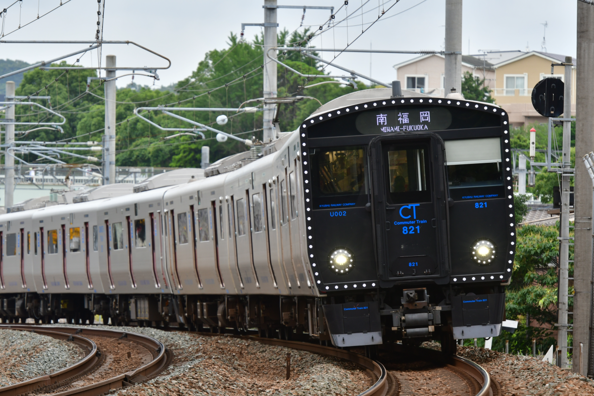 1系 Jr九州 地域輸送をレベルアップする最新型車両 そのデザインや内装をくわしく解説 トレたび 鉄道 旅行情報サイト