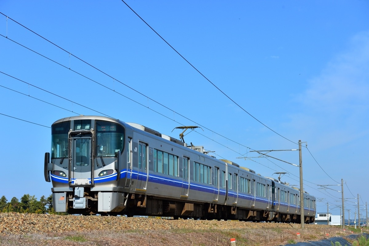 521系（JR西日本）さまざまな電車の“いいとこどり”をした万能近郊型 ...