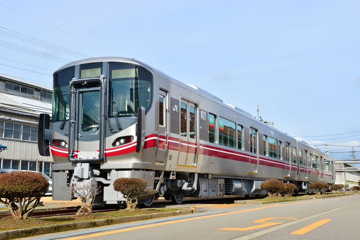 521系（JR西日本）さまざまな電車の“いいとこどり”をした万能近郊型 ...