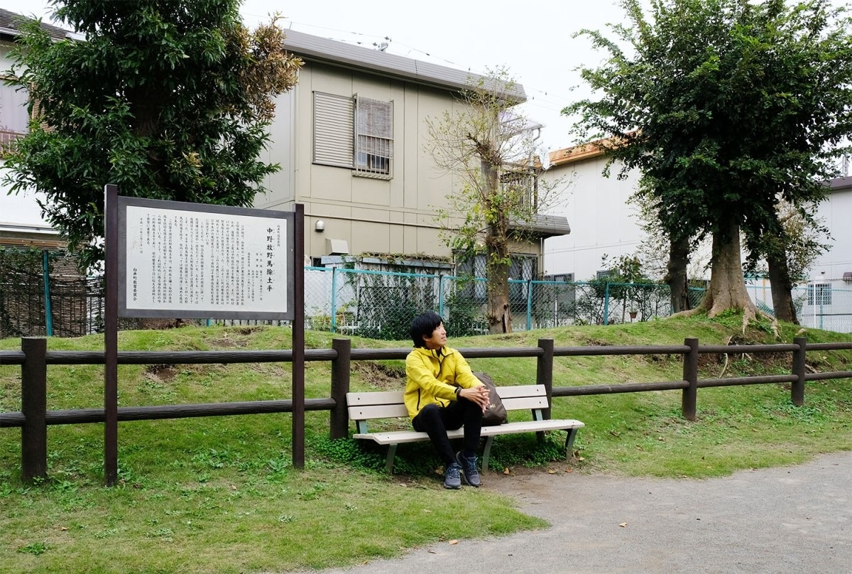 坂本とペルが休憩していた「中野牧野馬除土手」のある公園。乗代さんの目線の先に何があるかは、ぜひ読後に現地で！