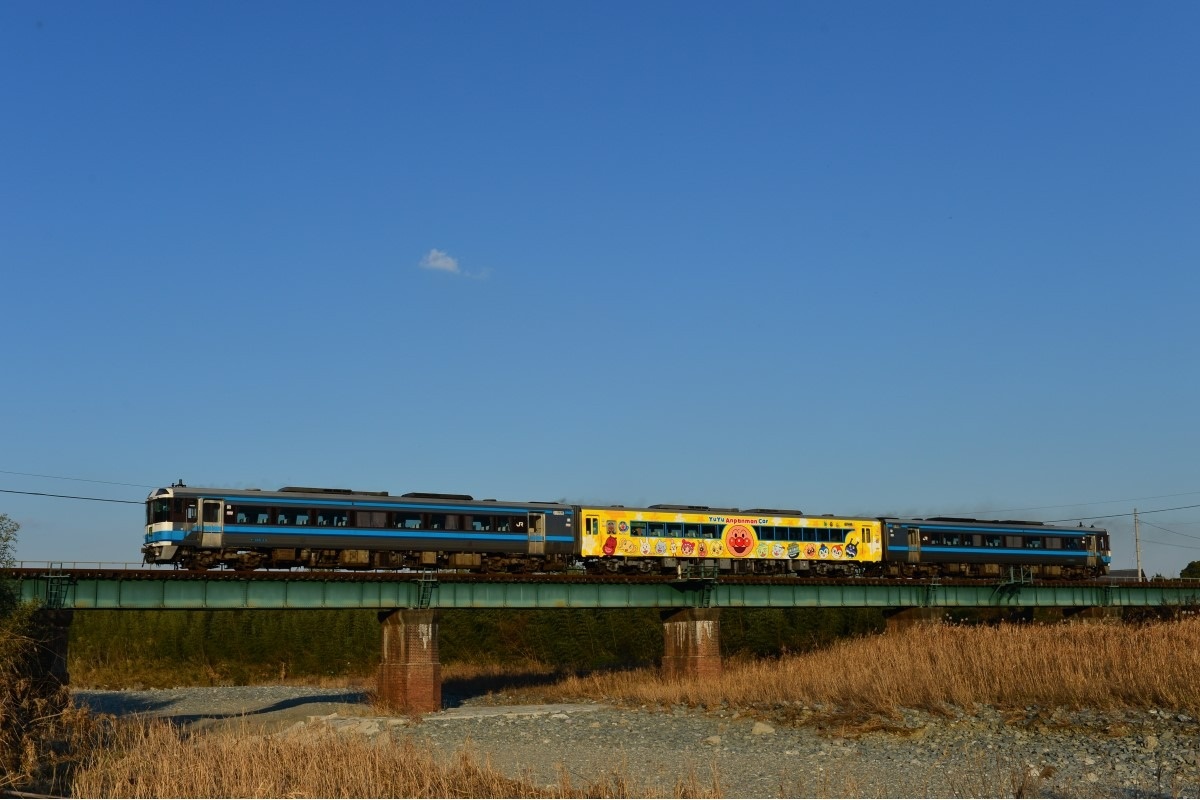 ゆうゆうアンパンマンカーの予約方法とは？ 車両の特徴や予約方法、旅