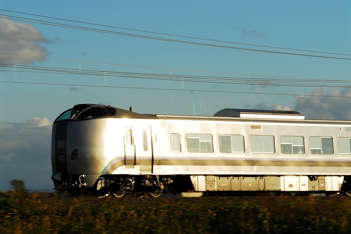走行している鉄道車両