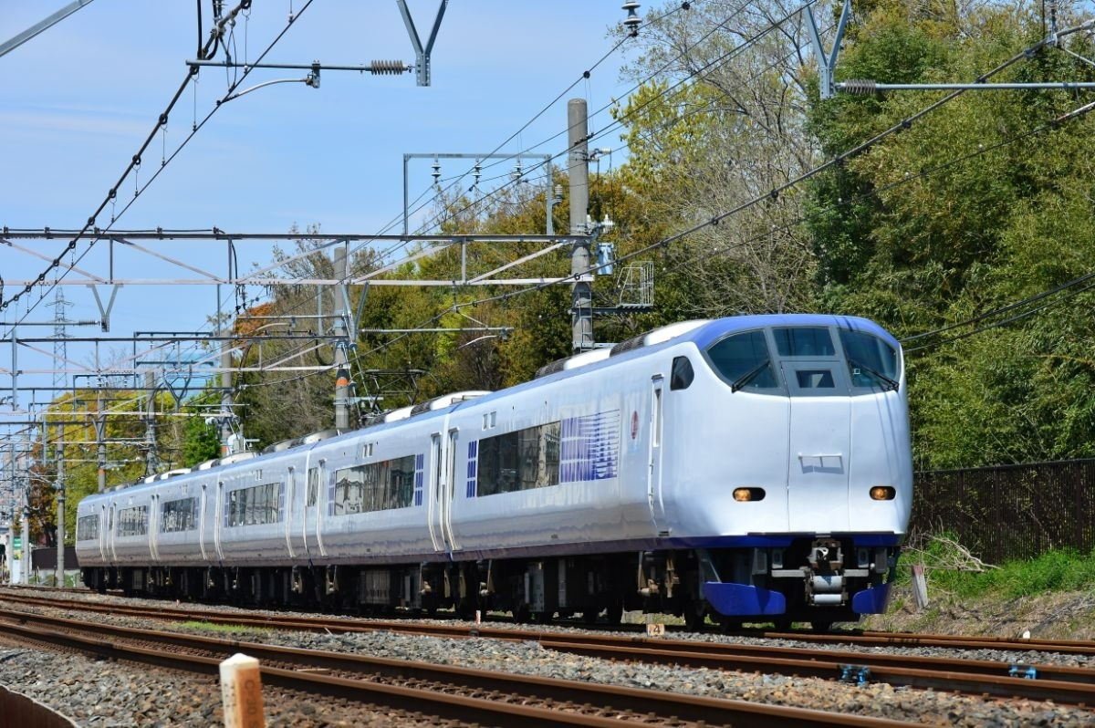 白い電車