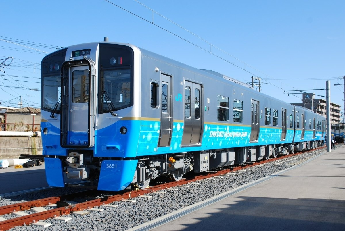 青と銀の電車