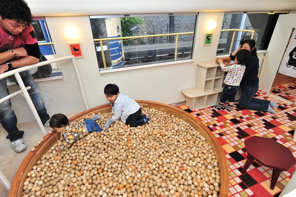 こどもが遊んでいる