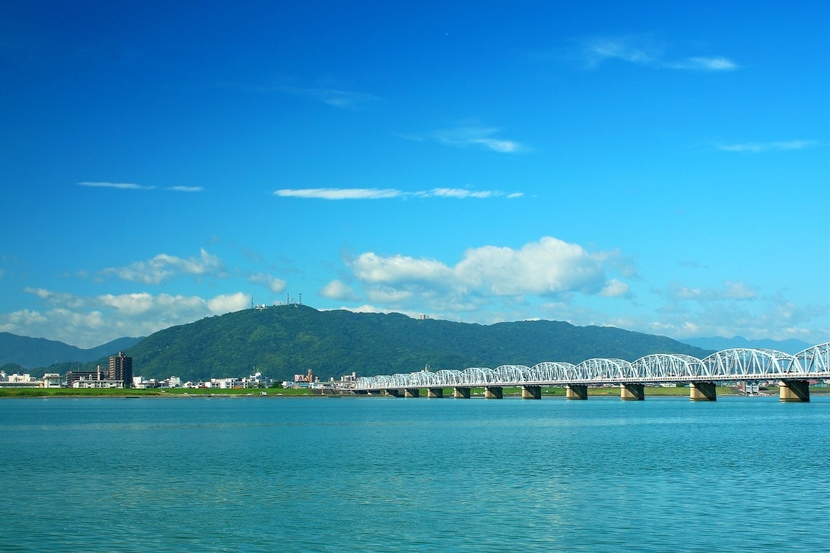 海と山