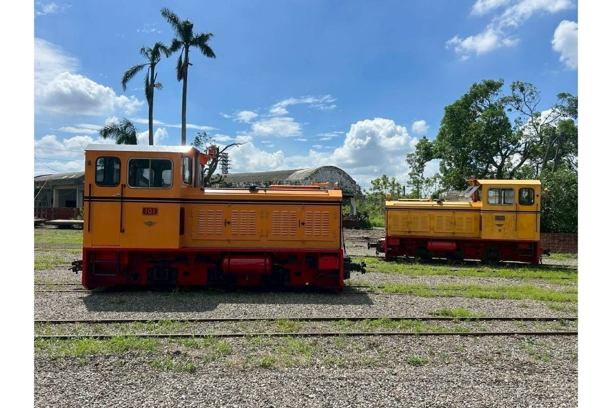 運転体験に使用する黄色いディーゼル機関車「徳馬号」(101号、129号) は、1977年、西ドイツ DIEMA 製
