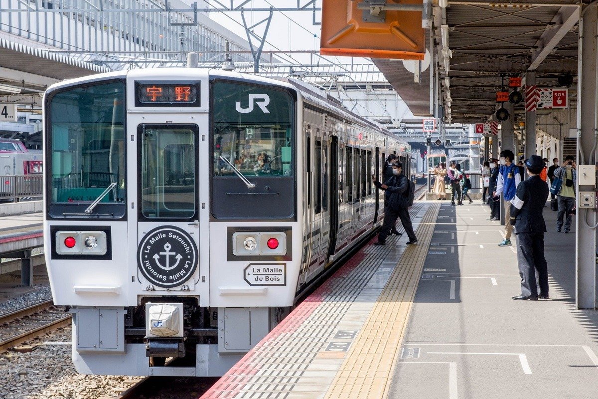 岡山駅　「La Malle de Bois」