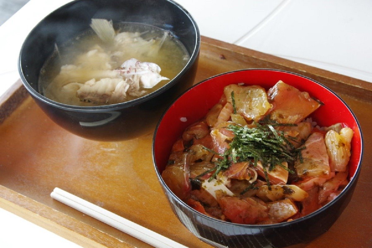 海の駅　シーサイドマート　づけ丼　あら汁