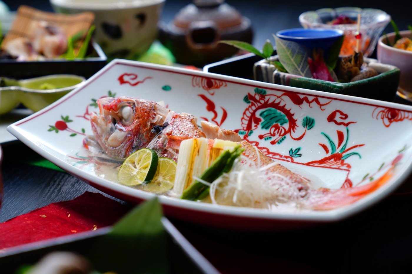 季節の恵みを生かした山陰ならではの食事が楽しめます