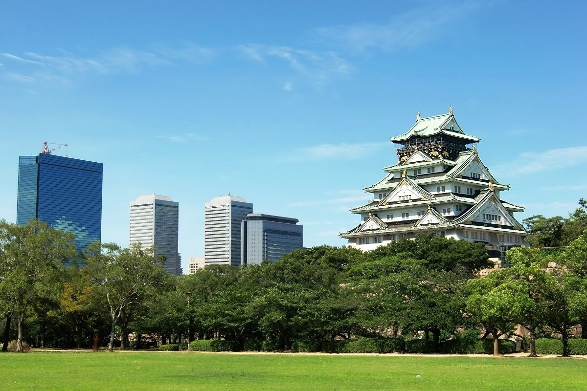 町なかに佇む大阪城