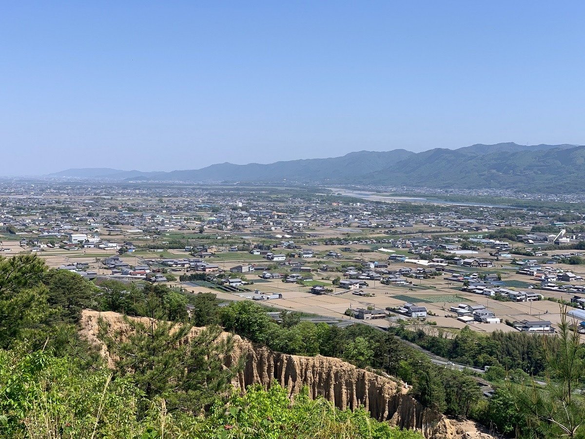 ハイキングコース頂上の展望台からの眺め