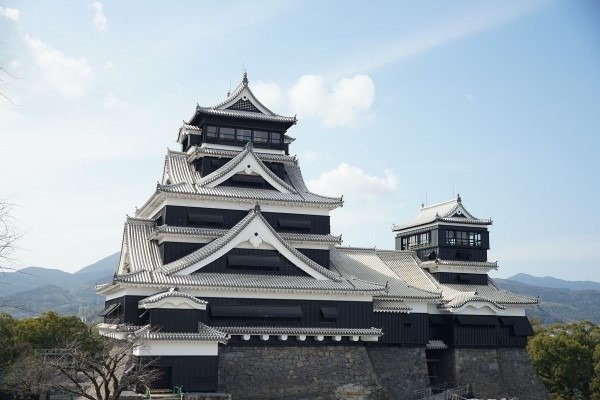復旧後の熊本城天守閣　写真／熊本城総合事務所