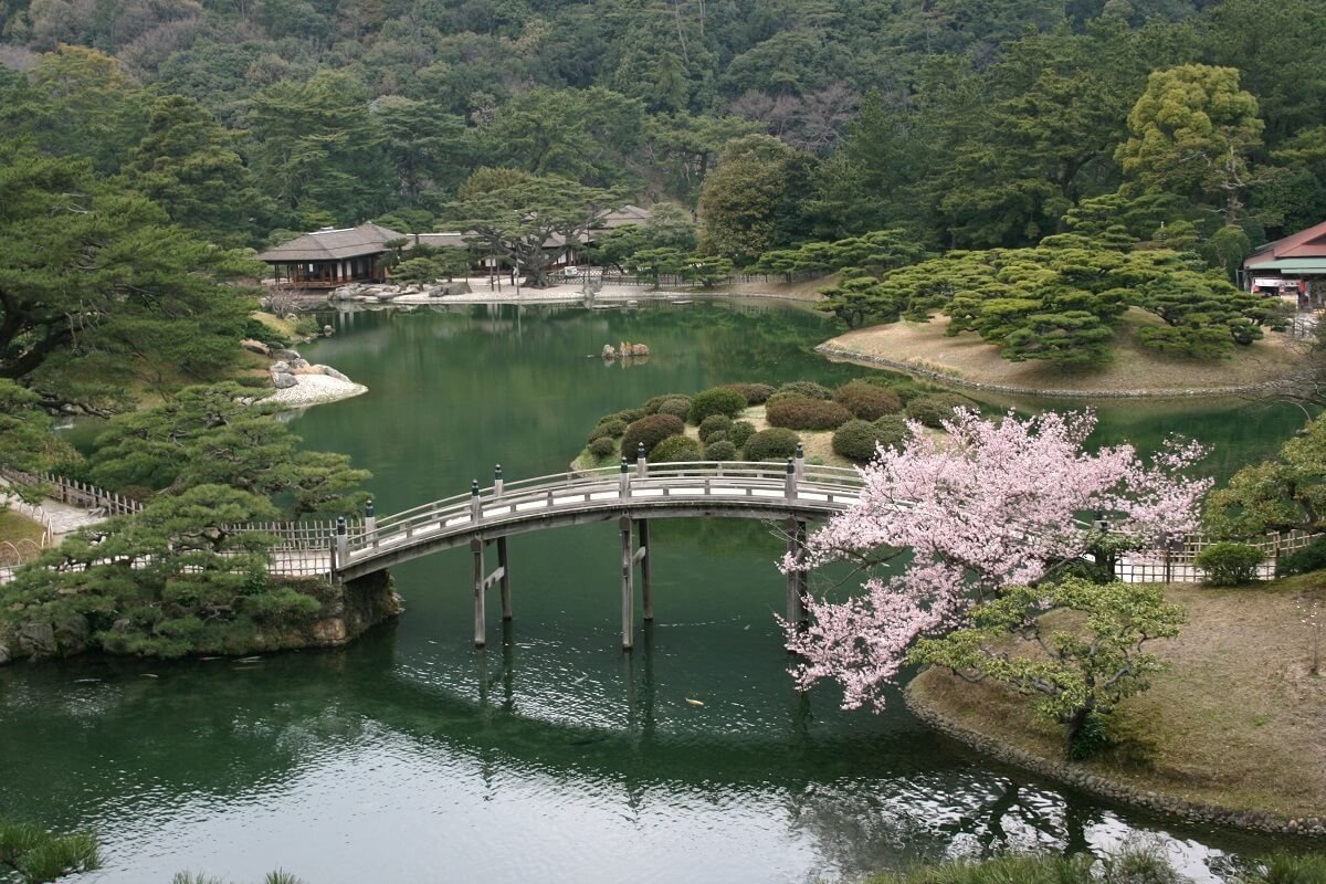 春の栗林公園