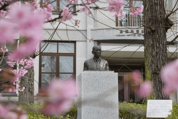 「湯川記念館」にある湯川秀樹の胸像