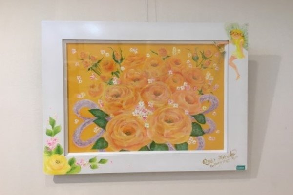 ヒーリングアート画家の大宅広子氏が手がけた花の作品