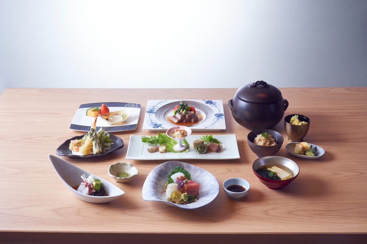 福島の食材をふんだんに使用した夕食の一例