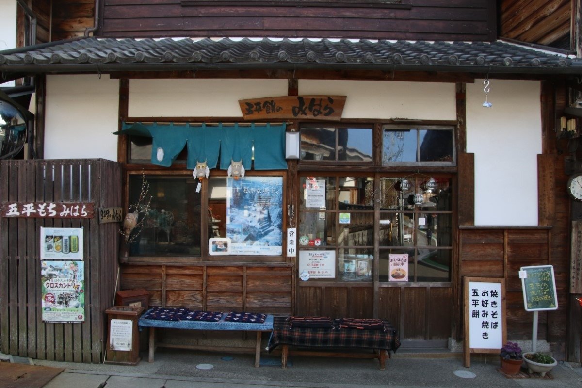 地元の人も足繁く通う店