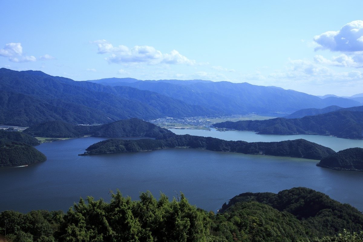 三方五湖は三方湖、水月湖、菅湖、日向湖（ひるがこ）、久々子湖の五湖の総称　写真／福井県観光連盟
