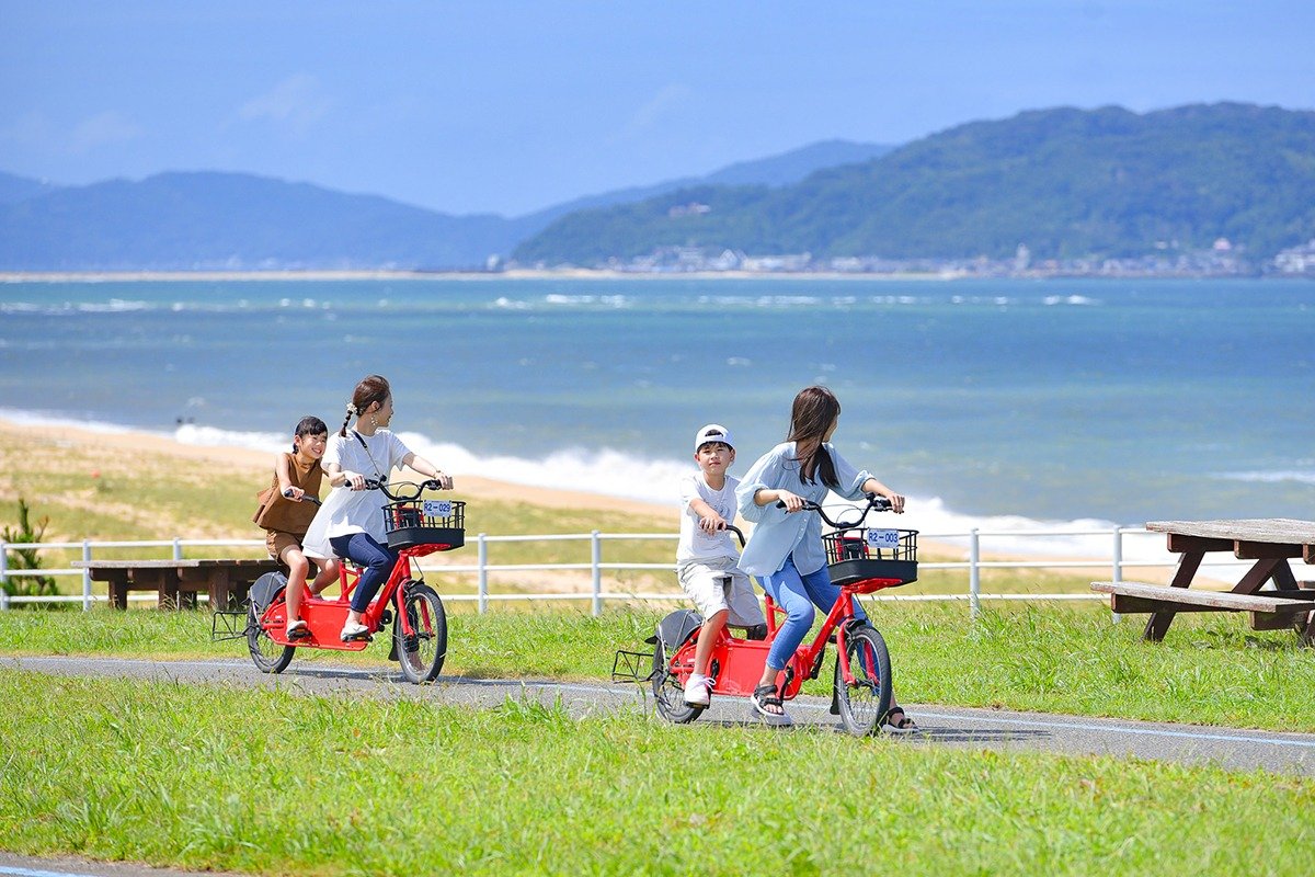 レンタサイクルは広大な園内を快適に回遊するための必需アイテム。大人1日券700円