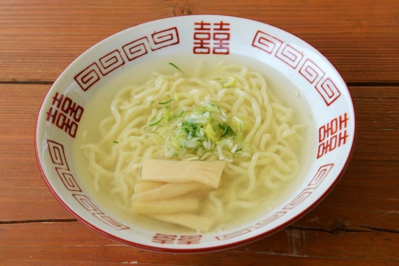 「つるの湯ラーメン」500円は小腹が空いた時にピッタリのハーフサイズ