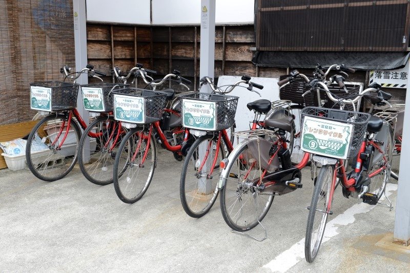 会津宮下駅から徒歩約1分の「観光交流舘からんころん」ではサイクリングコースの案内もしてくれます