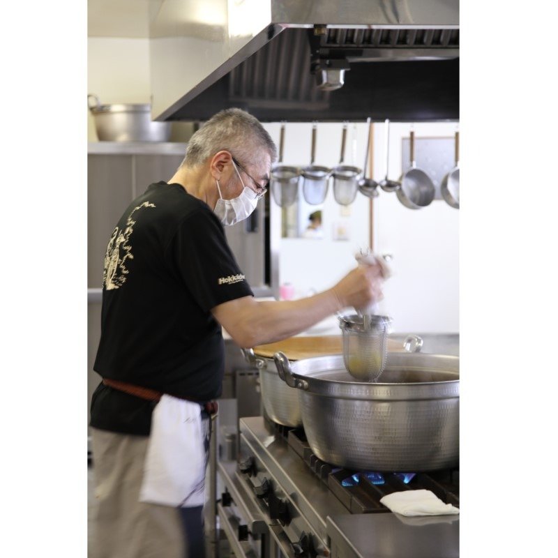 ラーメン職人の伊藤さん。麺は北海道産の小麦を使用しています