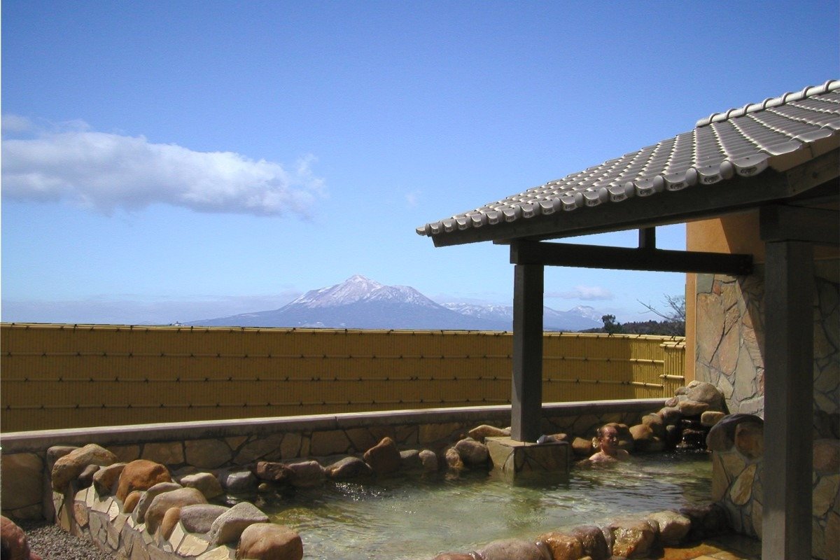 露天風呂から霧島連山の大パノラマを眺望できます