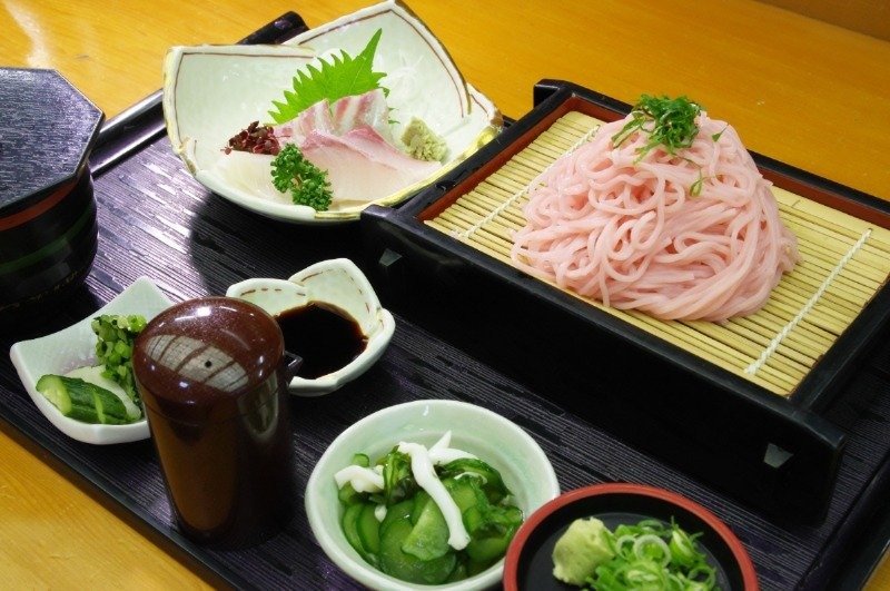「平八郎蕎麦（梅そば）と刺身のセット」1800円