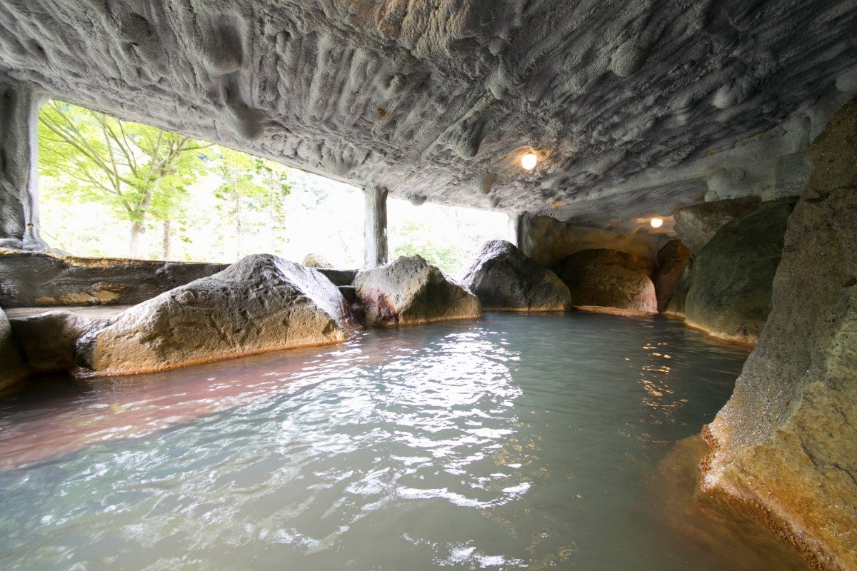 迫力ある洞窟風呂「瀑泉洞（ばくせんどう）」も人気