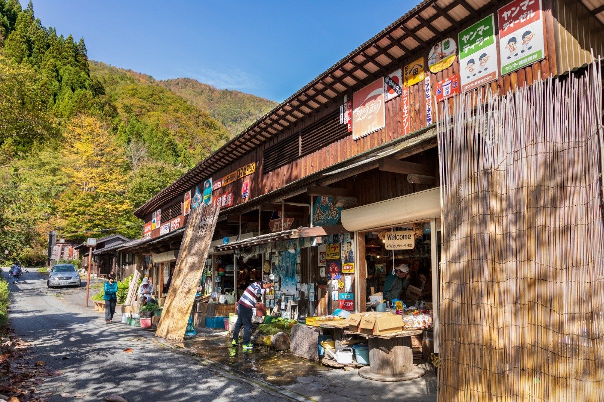 山の朝市らしく、ゆったりした時間が流れます