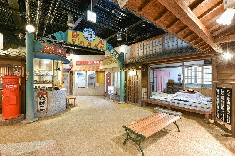 ドラマの舞台である置屋や旅館のほか、湯村温泉の懐かしい町並みを再現