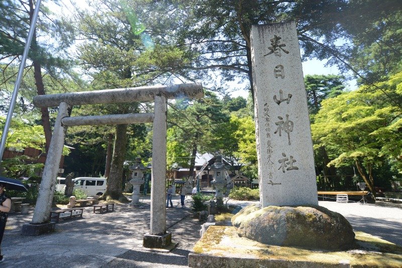 山形県米沢市の上杉神社から分霊され、謙信を祭神として祀る春日山神社