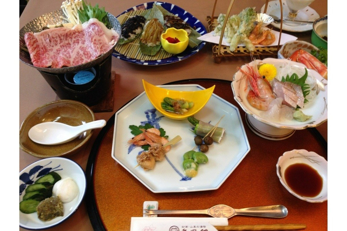 地元産の山菜や野菜のほか、日本海の幸がふんだんに使われています