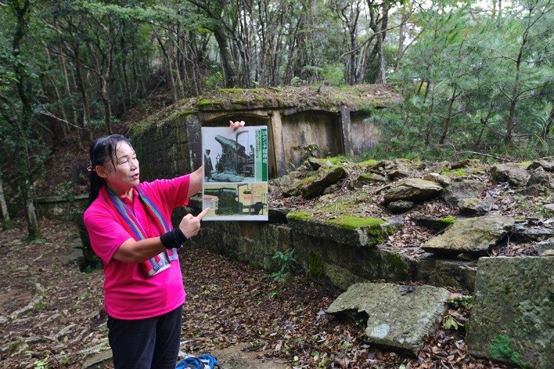 砲座が残る城山砲台。明治時代、28センチ榴弾砲が4門設置されました