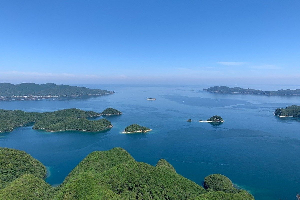 城山の山頂から浅茅湾を一望できます