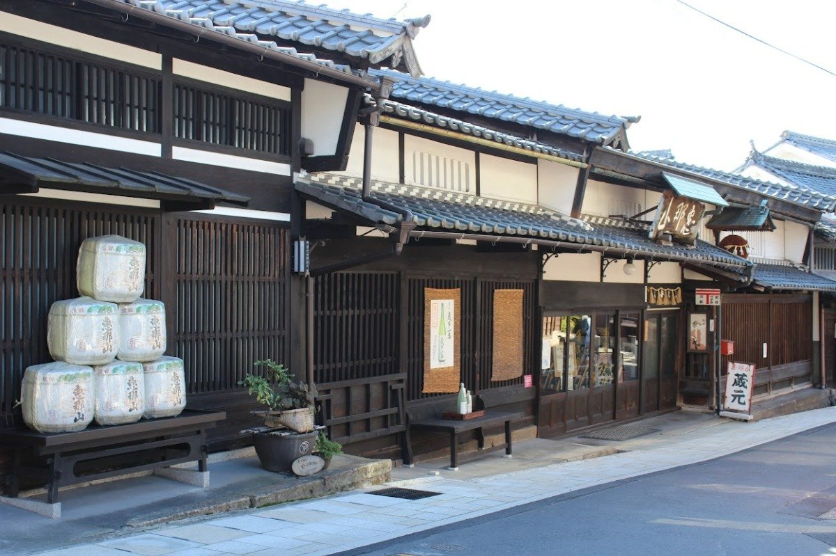 うだつが上がる酒蔵の建物