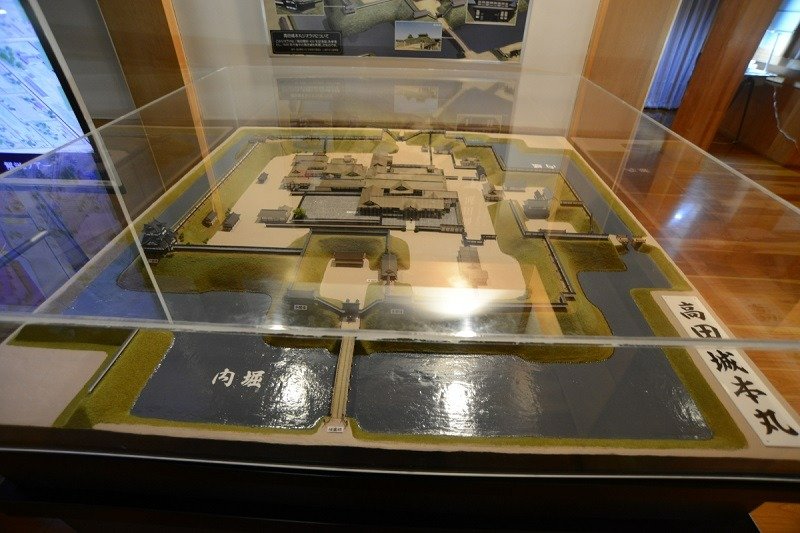 三重櫓には高田城を復元した大型模型の展示があります