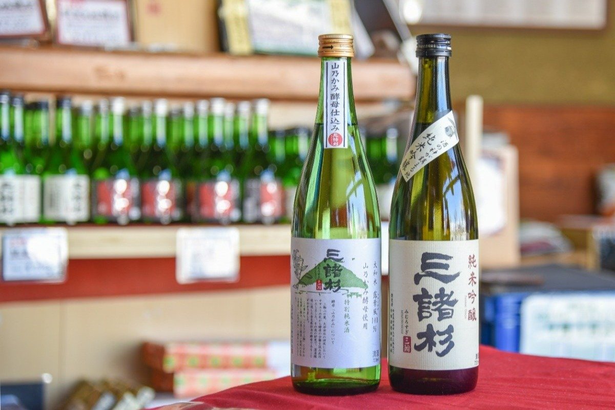 「三諸杉　特別純米酒　山乃かみ」720ミリリットル1790円と、「三諸杉　純米吟醸」720ミリリットル1790円