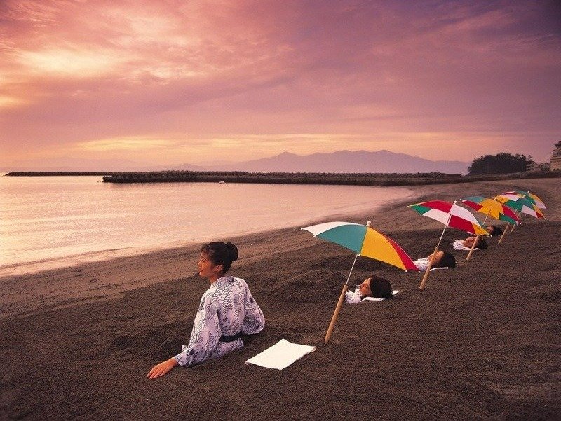 指宿温泉の砂湯（鹿児島県）　写真／鹿児島県観光連盟