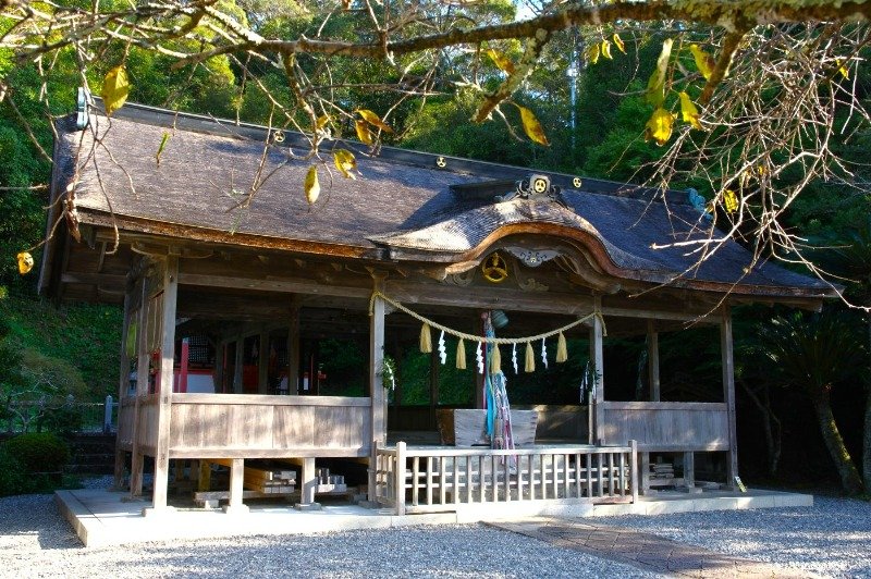 鳴無神社の拝殿