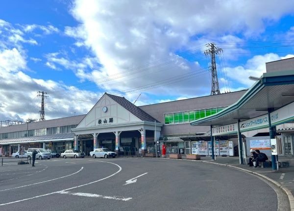 松山駅（画像は高架化工事前の駅舎）