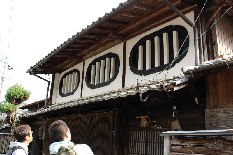 門田屋の「虫籠（むしこ）窓」