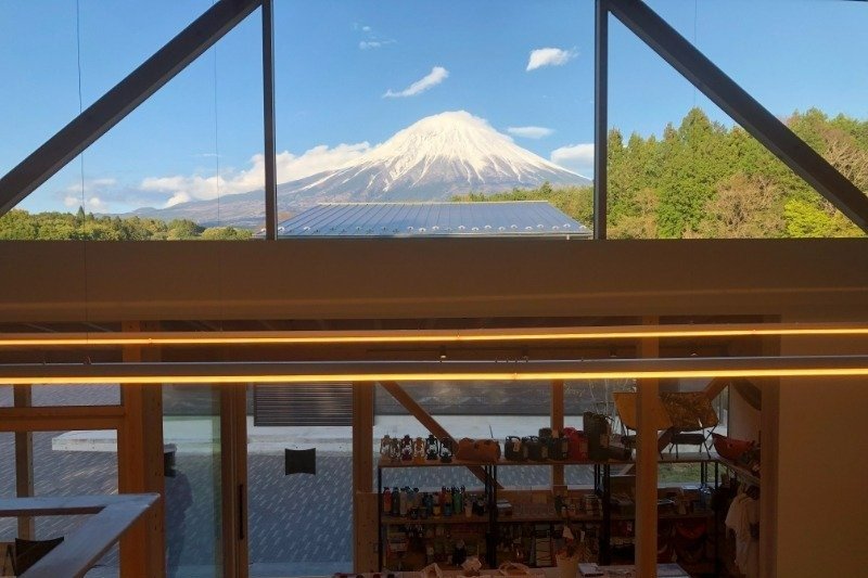 富士山を眺めながらの食事は最高のひととき
