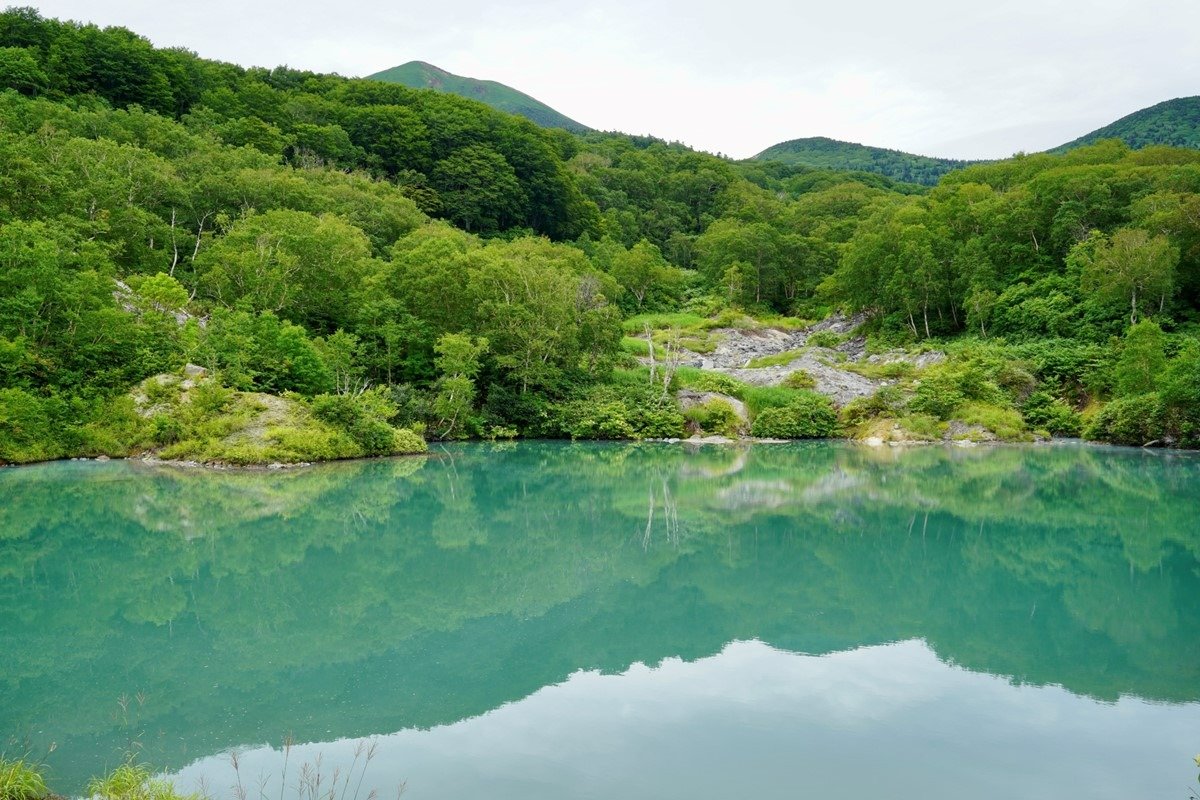 硫黄を含んだガスや温泉が湧出する「地獄沼」