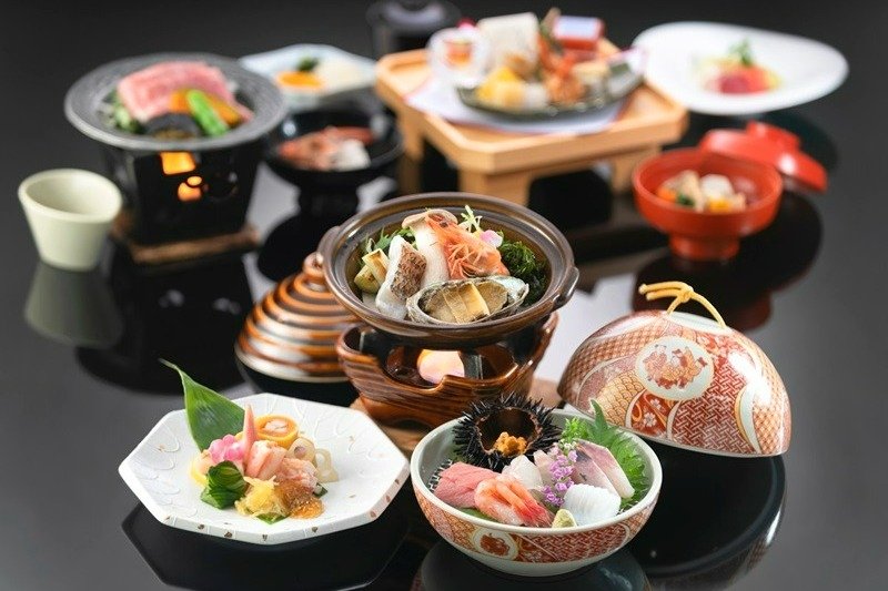 日本海の幸、加賀野菜などを使った会席料理 