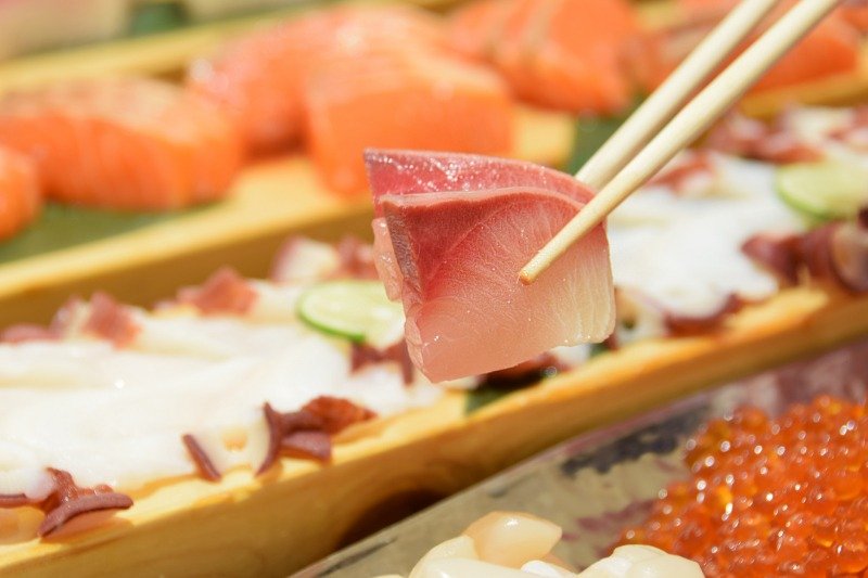ビュッフェでは刺身や寿司など海鮮が人気